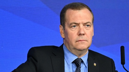 Medvedev Ukraynanın ehtiraslarının cavabsız qalmayacağını vurğulayıb