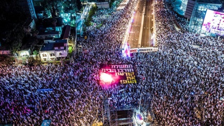 On minlərlə insan məhkəmə dəyişikliklərinə etiraz olaraq, yenidən küçələrə çıxıb