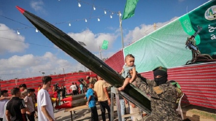 Pêşangeha çek û alavên leşkerî ya Qessam li Xezeyê