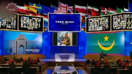 Ruhullah Mütəfəkkir Azad azərbaycanlı parlamentarilərini tənqid atəşinə tutdu