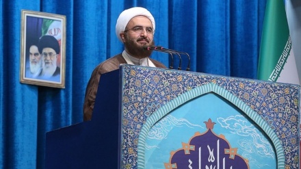  قرآن مجید کی توہین کے ذریعے دشمن دنیا کو دو بلاکوں میں تقسیم کرنا چاہتا ہے: تہران کے امام جمعہ 