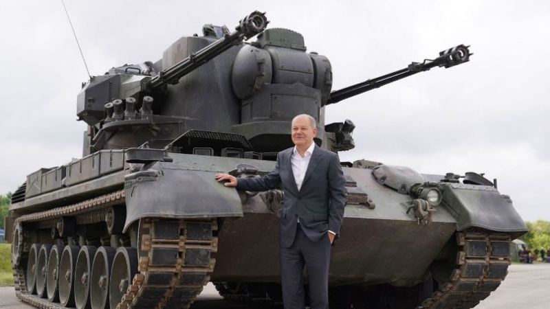 جرمن چانسلر یوکرین کو دئے جانے والے ٹینک اور دفاعی سسٹم کے ہمراہ