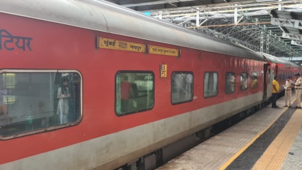 ہندوستان: چلتی ٹرین میں فائرنگ سے پولیس اہلکار سمیت 4 افراد ہلاک (ویڈیو)
