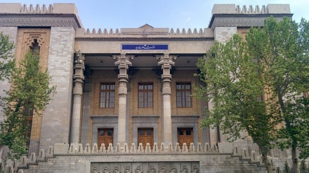 برطانیہ اپنی حرکتوں اور غیر قانونی اقدامات سے باز رہے: ایران