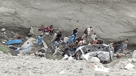 گلگت بلتستان: سیاحوں کی بس کھائی میں گر گئی، 17 جاں بحق و زخمی