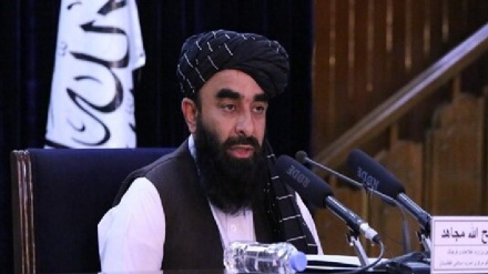 مجاهد: په افغانستان کې یو شمېر بهرني وګړي بندیان دي