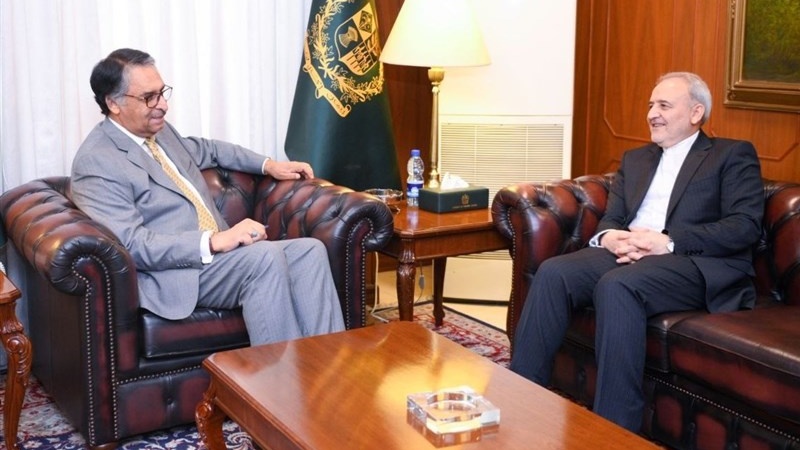 پاکستان میں ایران کے سفیر کی نگراں حکومت کے وزیر خارجہ سے ملاقات