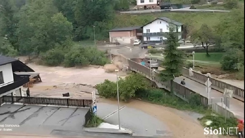 Strahovite poplave u Sloveniji, troje mrtvih