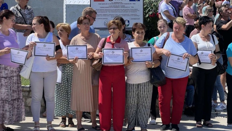 Nakon stravičnih ubistava u Gradačcu, građani održali proteste