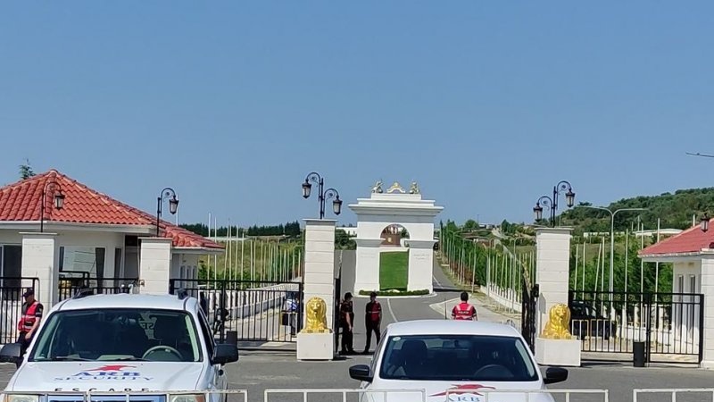 Albanska policija preuzela kontrolu nad kampom terorista MKO