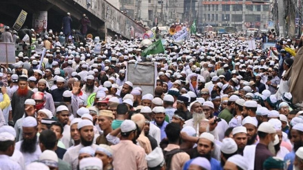 قرآن مجید کی توہین کے خلاف بنگلہ دیشی عوام سڑکوں پر