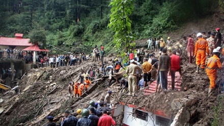 ہندوستان میں شدید بارشوں اور زمین کھسکنے کے نتیجے میں 58 افراد ہلاک (ویڈیو) 