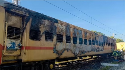ہندوستان: ٹرین میں آتش زدگی، 9 افراد ہلاک، کئی زخمی