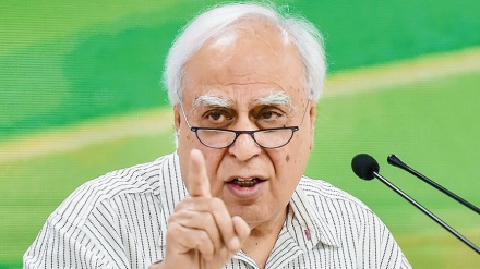 ظالم وندے ماترم کی بات نہیں کر سکتا، صرف مظلوم ہی وندے ماترم بولیں گے، تعجب ہے بی جے پی اس کی بات کر رہی ہے: کپل سبل