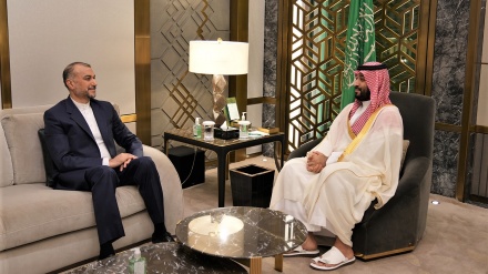 ایرانی وزیر خارجہ  کی سعودی ولیعہد بن سلمان سے جدہ میں ملاقات (ویڈیو)  