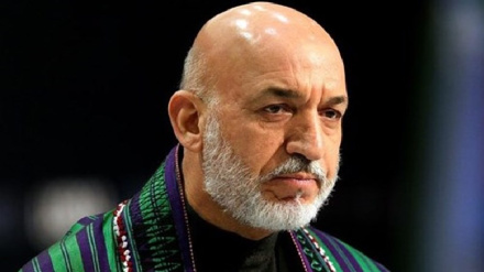 حامد کرزي په افغانستان کې د نجونو پر زده کړو د بندیز د لغوه کېدو غوښتنه کړې ده