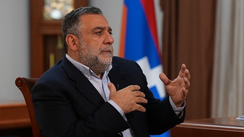 Ruben Vardanyan gənclərə hərbi təlimlər keçir