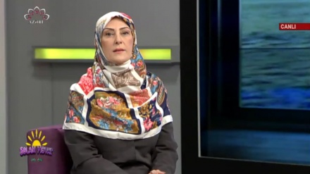 İran türkünün başında tac 