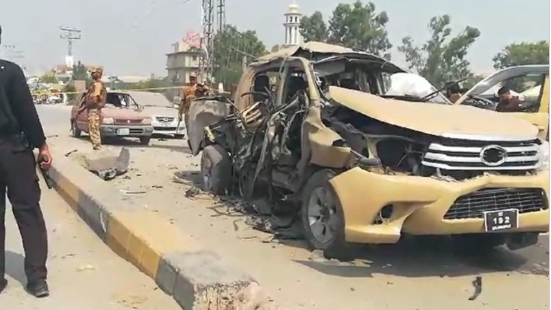 پشاور میں سیکیورٹی فورسز کی گاڑی کے قریب دھماکہ، ایک اہلکار جاں بحق اور متعدد زخمی