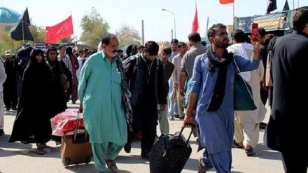 اربعین ملین مارچ میں شامل ہونے کے لئے ایران کے راستے عراق جانے کا پاکستانی زائرین کا سلسلہ جاری