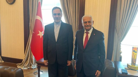 İran səfiri Türkiyənin Ədalət və İnkişaf Partiyasının sədr müavini ilə görüşdü