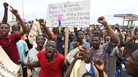 Hiljade ljudi na protestima u Nigeru traže odlazak francuskog ambasadora