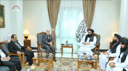 په کابل کې د امیرخان متقي او کاظمي قمي لیدنه