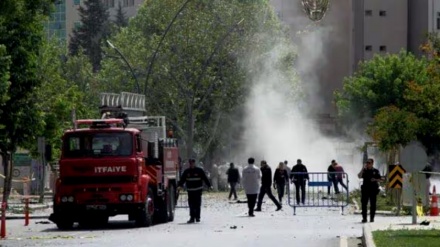 ترکیہ کی پارلیمنٹ کے قریب خودکش دھماکہ حملہ آور ہلاک 2 سیکورٹی اہلکار زخمی