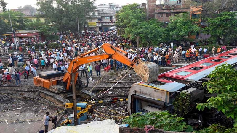 ہندوستان: بہار میں ٹرین حادثہ،  6 افراد ہلاک اور 100 سے زیادہ زخمی