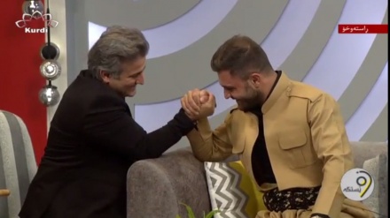 بازوشکێنەی پاڵەوانی میوانی وێستگە دەگەڵ پێشکەشکارانی بەرنامەکە!