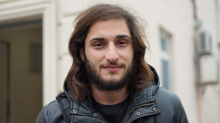 Döyülməsinə etiraz edən reportyor saxlanılıb