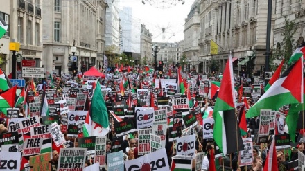 برطانیہ: بی بی سی کی عمارت کے سامنے غزہ پرغاصب صیہونی جارحیت کے خلاف زبردست مظاہرہ