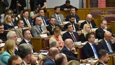 Votohet qeveria e re në Mal të Zi, shqiptarët marrin tre ministri