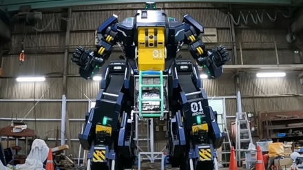 جاپان میں 15 فٹ اونچا حیرت انگیز روبوٹ تیار (ویڈیو+ تصاویر)  