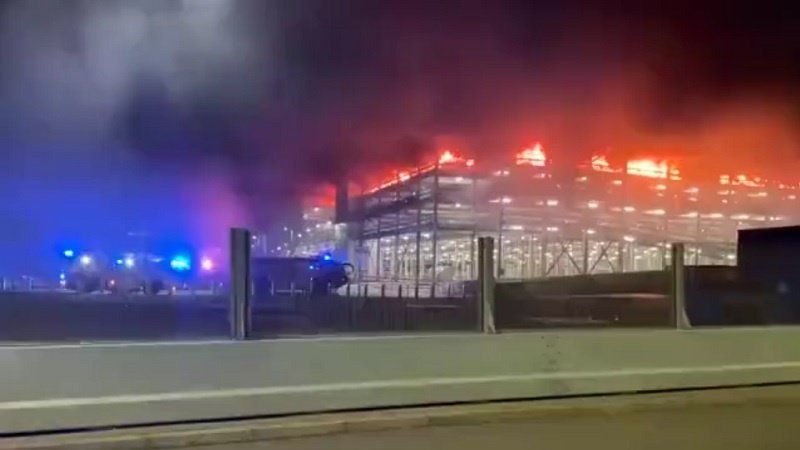  لندن ایئرپورٹ پر وسیع پیمانے پر آتشزدگی، تمام پروازیں معطل