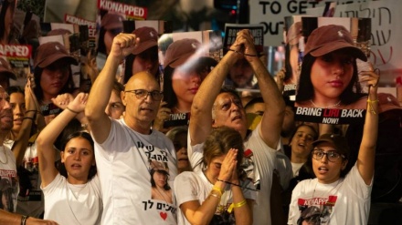 Protesta e familjarëve të të burgosurve izraelitë në Tel Aviv