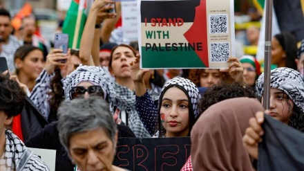امریکہ کی مشی گن یونیورسٹی کی عمارت میں فلسطین کی حمایت میں احتجاجی مظاہرہ (ویڈیو) 