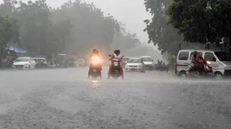 ہندوستان: گجرات اور مدھیہ پردیش میں بے موسم شدید بارش، بجلی گرنے کے واقعات میں 28 افراد لقمہ اجل بن گئے