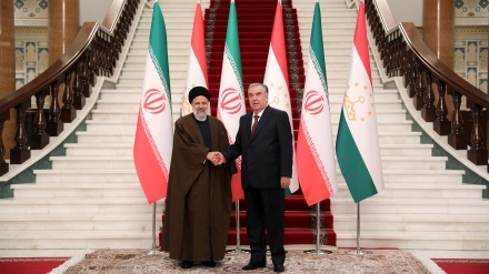 Tacikistan prezidenti iranlı həmkarı Ayətullah Rəisini rəsmi qəbul edib