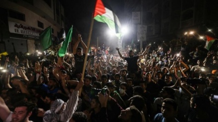 گەڕانەوەی سەرکەوتوانەی ئاوارەکانی غەززە بۆ ماڵەکانیان هاوکات لەگەڵ ئاگربڕ