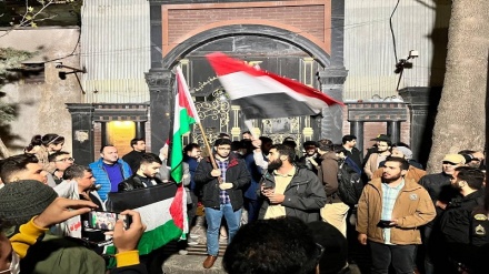 یمنی سفارتخانے کے سامنے تہران کے عوام کا حمایتی اجتماع 