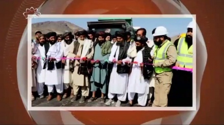 آغاز کار قیرریزی شاهراه قندهار-ارزگان با حضور ملا برادر