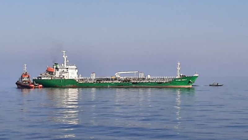 خلیج فارس میں 45 لاکھ لیٹرغیر قانونی ایندھن کے حامل دو جہازوں کو ایران نے روک لیا