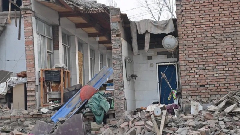 چین: زلزلے سے ہلاک ہونے والوں کی تعداد بڑھ کر 127 ہوگئی