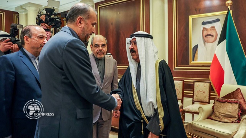 Ministri i Jashtëm i Iranit takohet me Emirin e ri të Kuvajtit