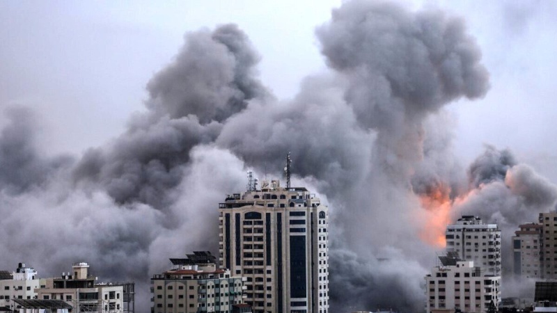 Dewam cinayetan û bombebarana Rejîma Siyonîst ser  dibistana ku aware tê da bi cih dibûn