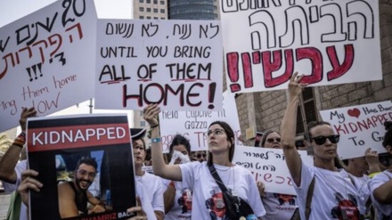 اسرائیلی قیدیوں کے اہل خانہ کا نیتن یاہو کے خلاف مظاہرہ 