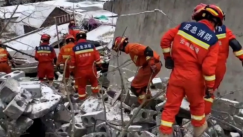 چین: مٹی کے تودے گرنے کے دردناک حادثے میں 47 افراد زندہ دفن