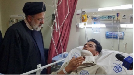 صدر رئیسی کرمان میں، دہشت گردانہ حملوں کے  زخمیوں کی عیادت (ویڈیو)