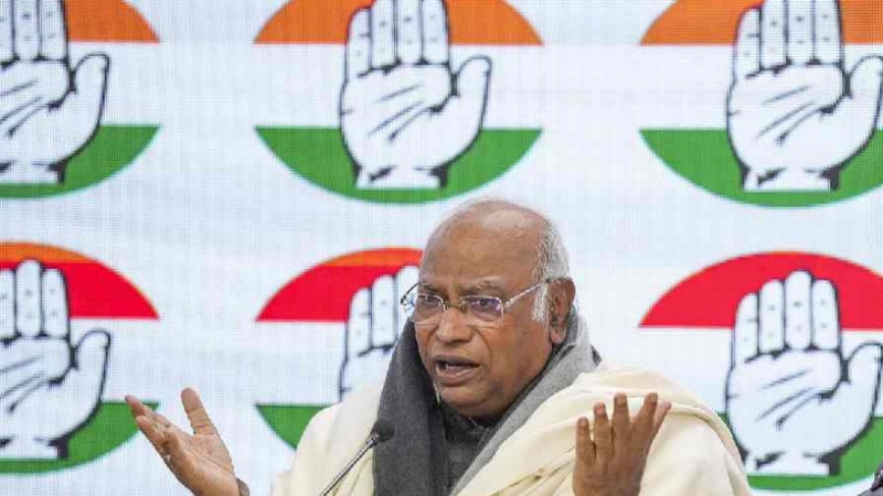 کانگریس: آئين و جمہوری اقدار کے مخالف آج سیاسی فائدے کے لئے اس کا دم بھر رہے